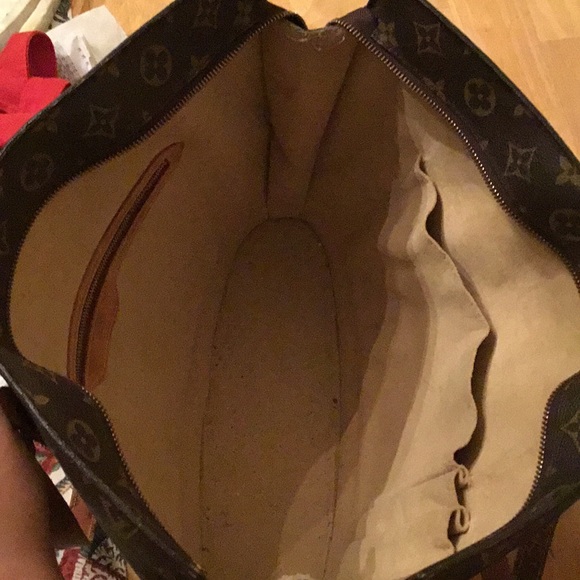 Louis Vuitton (Authentic) - Picture 2 of 2